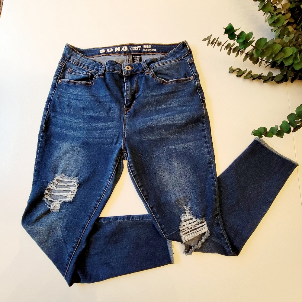 SONG curvy style ripped jeans high rise size 15/32